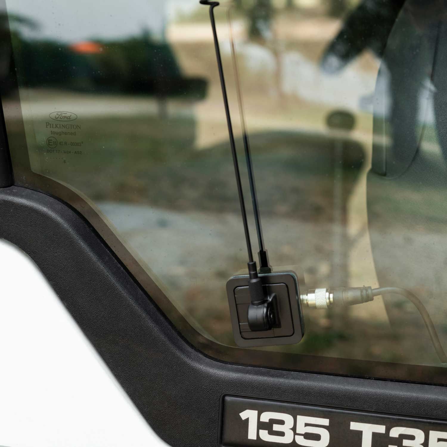Midland CB Antenna Kit Camper 